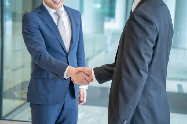 영업권, 시설권, 임차권 이전 시 필요한 권리양도계약서. 계약금, 명도일, 시설내역 등 필수 조항과 분쟁 예방을 위한 작성 요령을 정리했습니다.