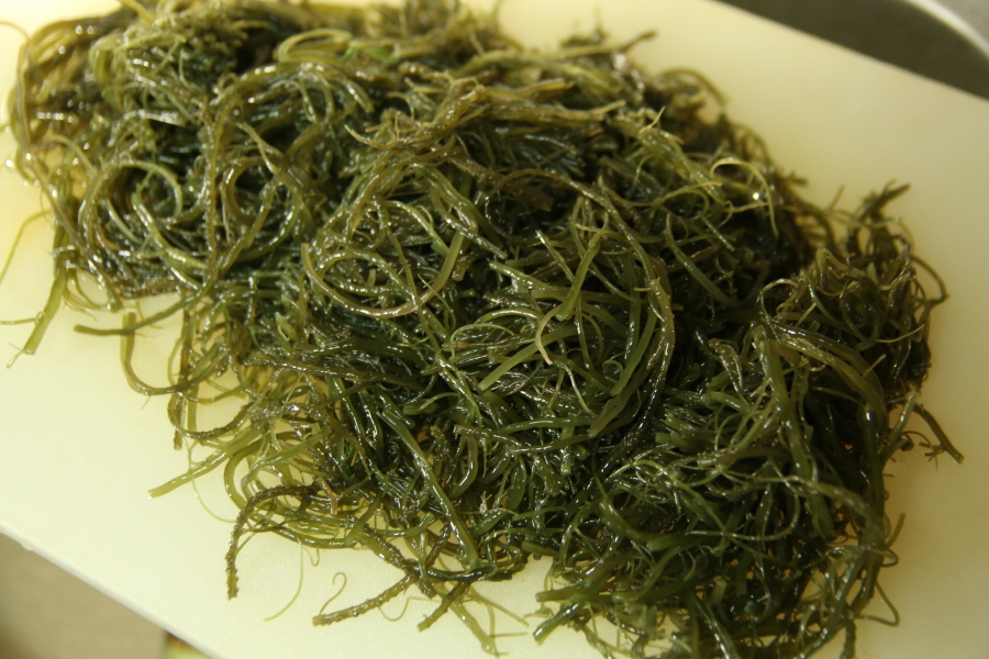 꼬시래기 손질 모습