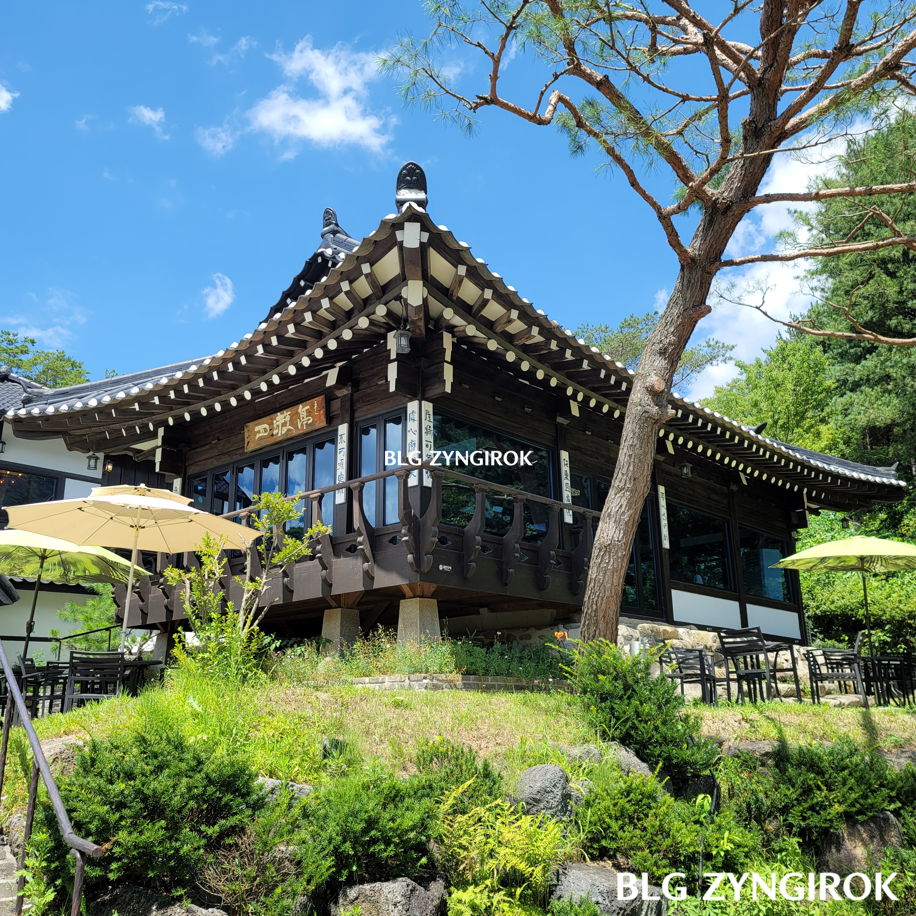 산정호수-수변코스-외곽-카페-가비가배-한옥모습이다.