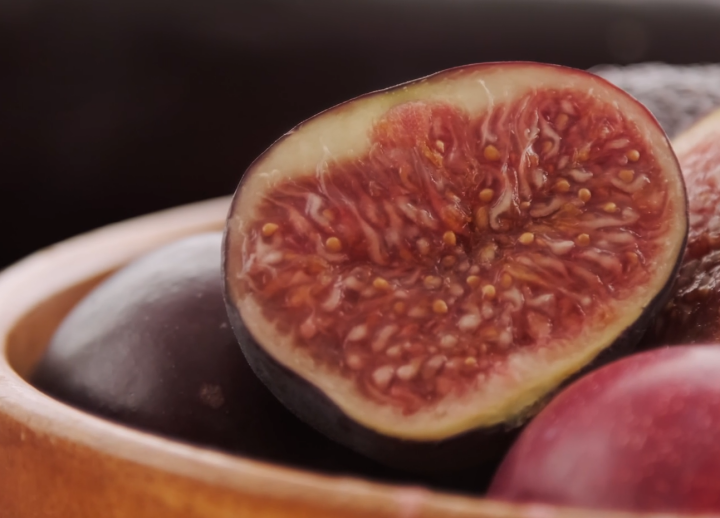 무화과-반으로-가른-단면