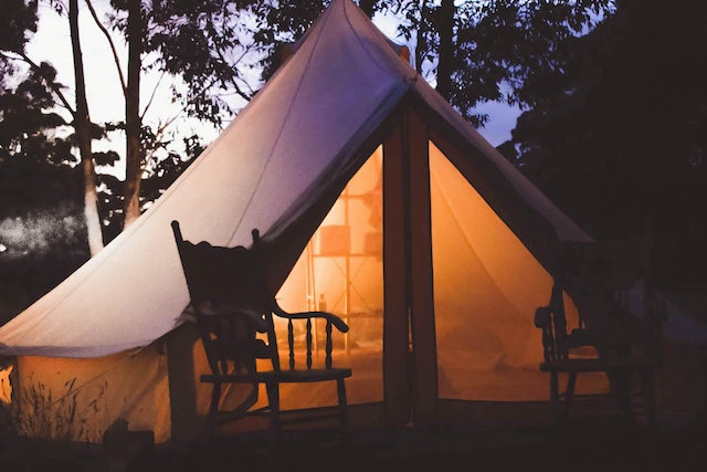 산속에서 홀로 캠핑