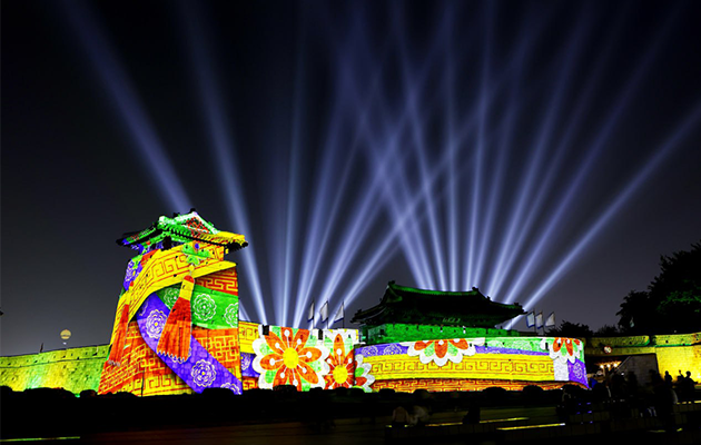 “2025 수원화성 미디어아트축제 완벽 가이드! 야간빛축제·프로젝션맵핑·포토존 총정리”