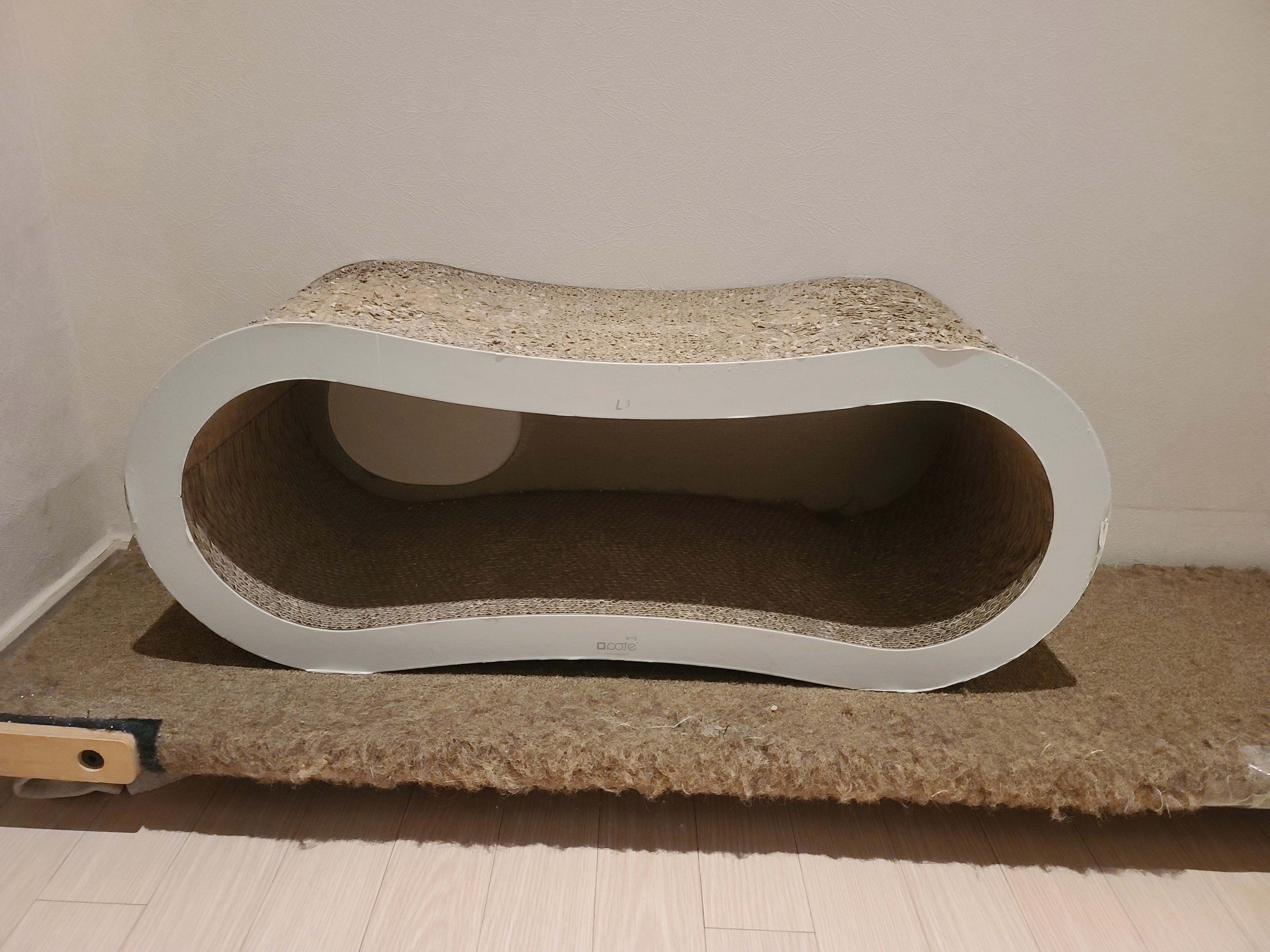 고양이들 스크래쳐를 교체했다.(자동차스크래쳐,침대형스크래쳐)