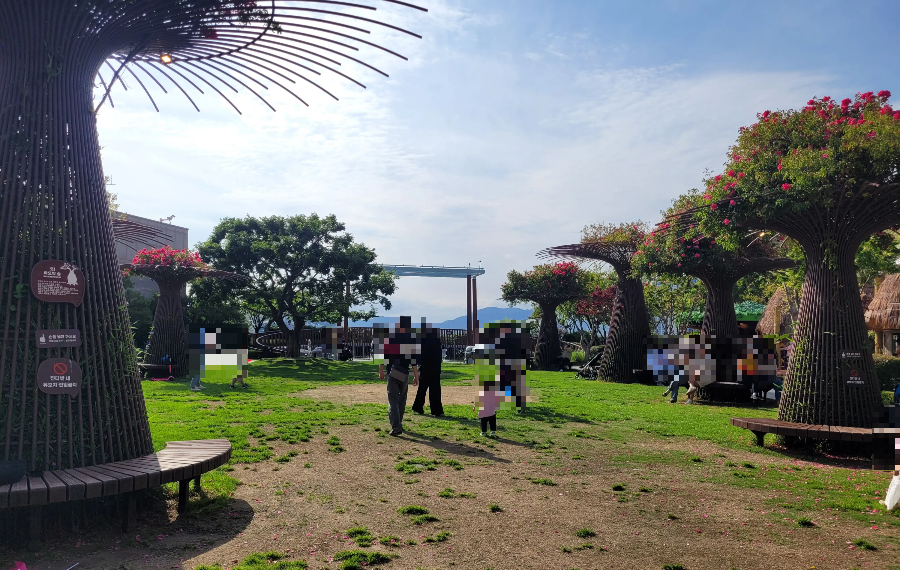 센텀시티(신세계 백화점) - 주라지 바오밥숲