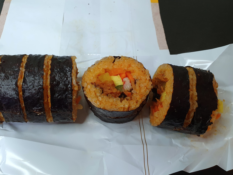 고추참치를 비벼 놓은 맛