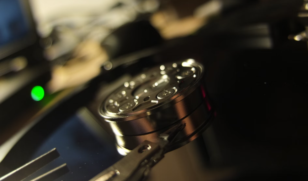 하드디스크 발전사 총정리 (기술, 구조, 성능)