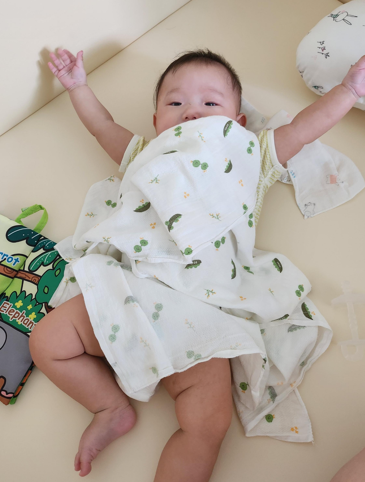 6개월-아기-놀이-손수건-놀아주기