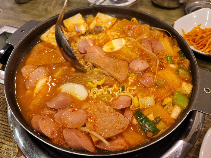 김장독 김치부대찌개