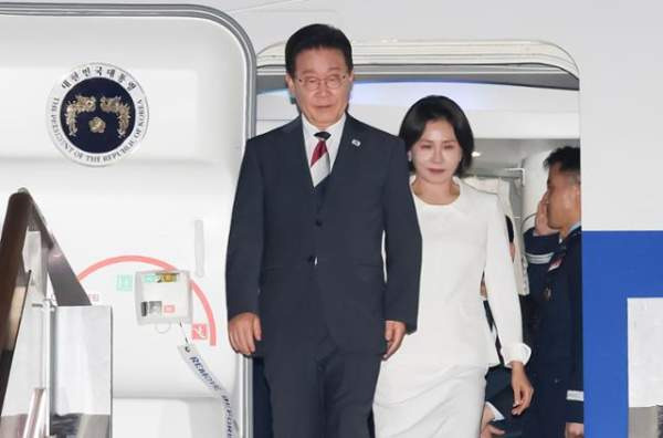 이 대통령 순방 귀국, 인도&middot;베트남 순방 8000만불 수출 성과와 호르무즈 봉쇄 위기 관리