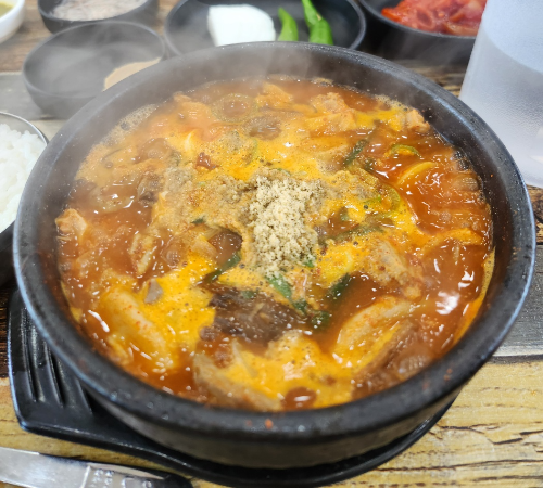 밥 두 공기 해치우게 되는 내장탕 - 해남맛집 '신창손순대국밥 해남본점'
