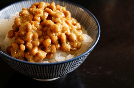 균형 잡기 운동과 비타민 K2의 연계: 낙상 예방을 위한 뼈 강화 전략