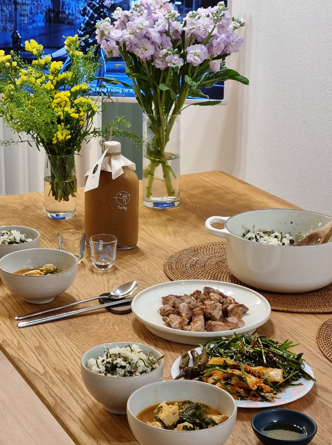 6인용-원목-테이블-상차림