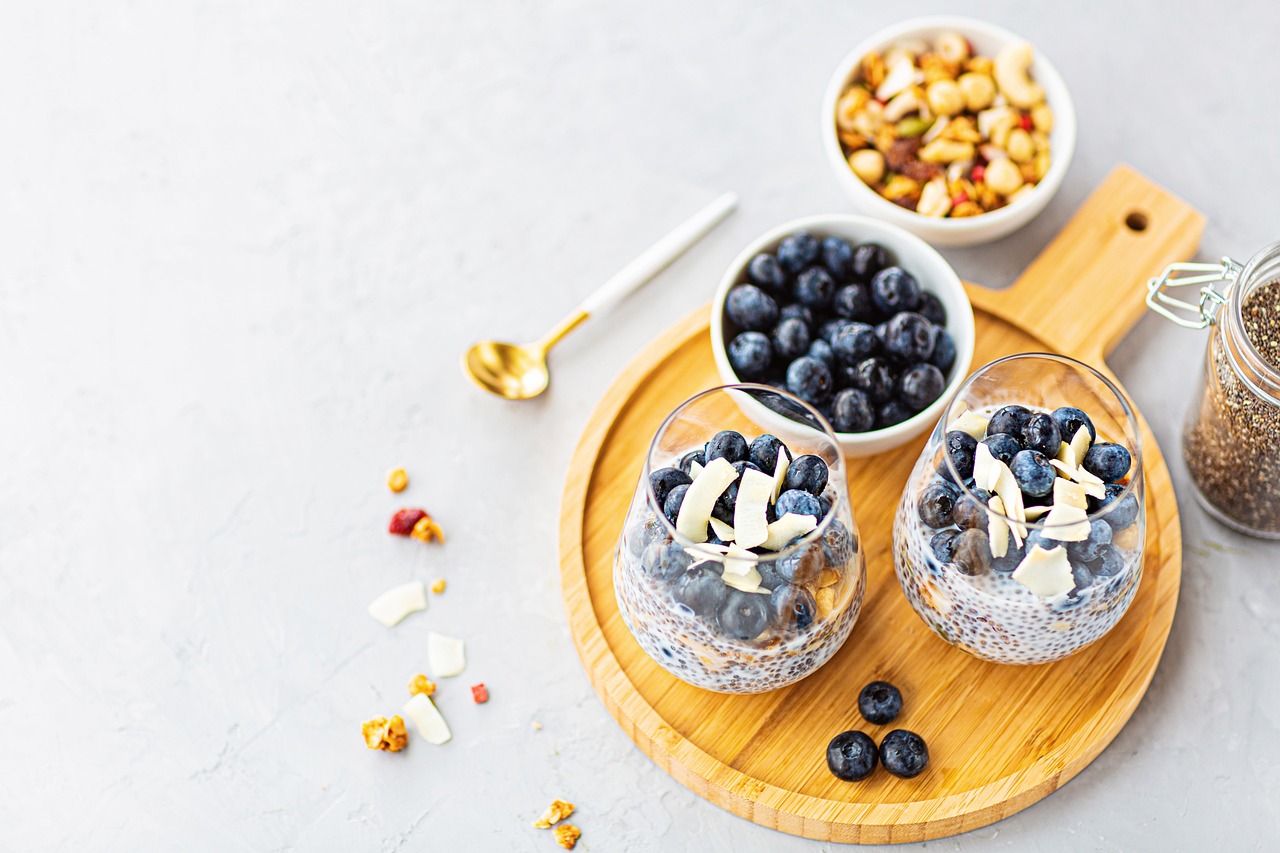 블루베리가 들어간 아침식사 사진