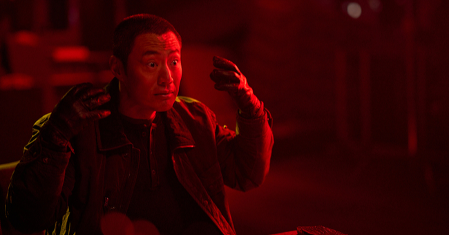 이탕의 행방을 쫓으면서 비뚤어진 신념을 지닌 전직 형사 ‘송촌’ 역을 맡은 이희준