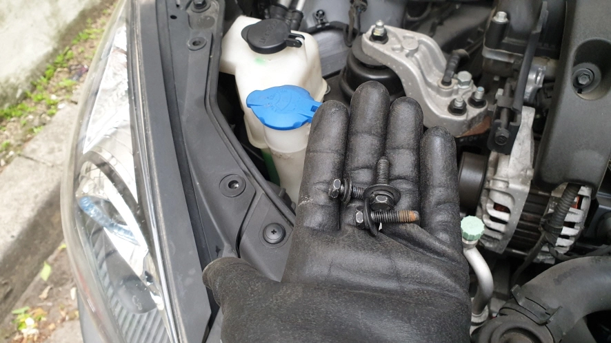 고정볼트 푼 모습