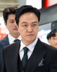 정웅인