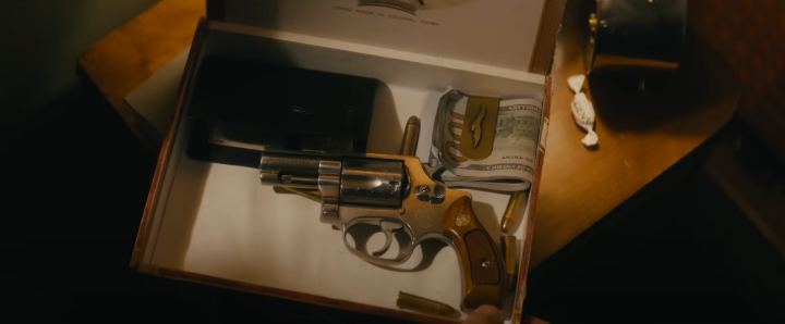 상자안에있는총과돈