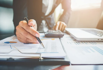 세금신고계산하는 이미지