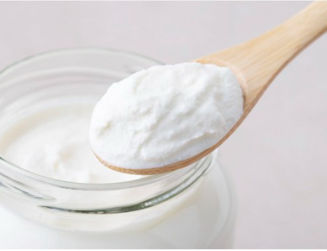 유유창고 유기농 그릭 요거트 제품 사진 – 엄마의 아침 루틴을 위한 건강한 선택 