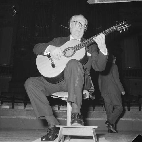 기타의 신' 세계 최고의 클래식 기타리스트 안드레스 세고비아의 희귀 다큐 영화 VIDEO: (1961) A conversation with Andr&eacute;s Segovia