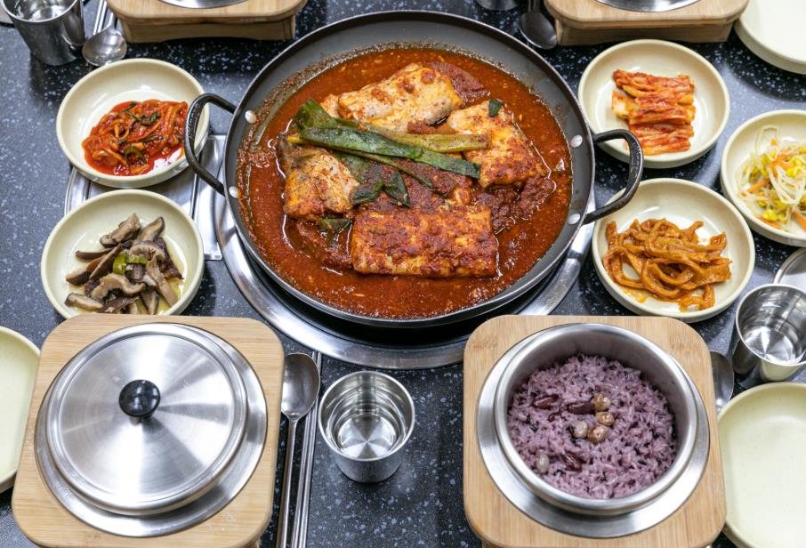 매일아침 제주 은갈치조림 한치흑돼지주물럭 썸네일