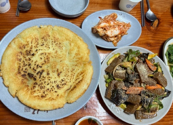 극한직업-할매-밥집-홍천-막국수-감자전