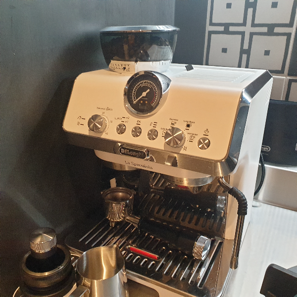 드롱기 라스페셜리스타 아르떼(La Specialista ARTE) 반자동 커피 머신