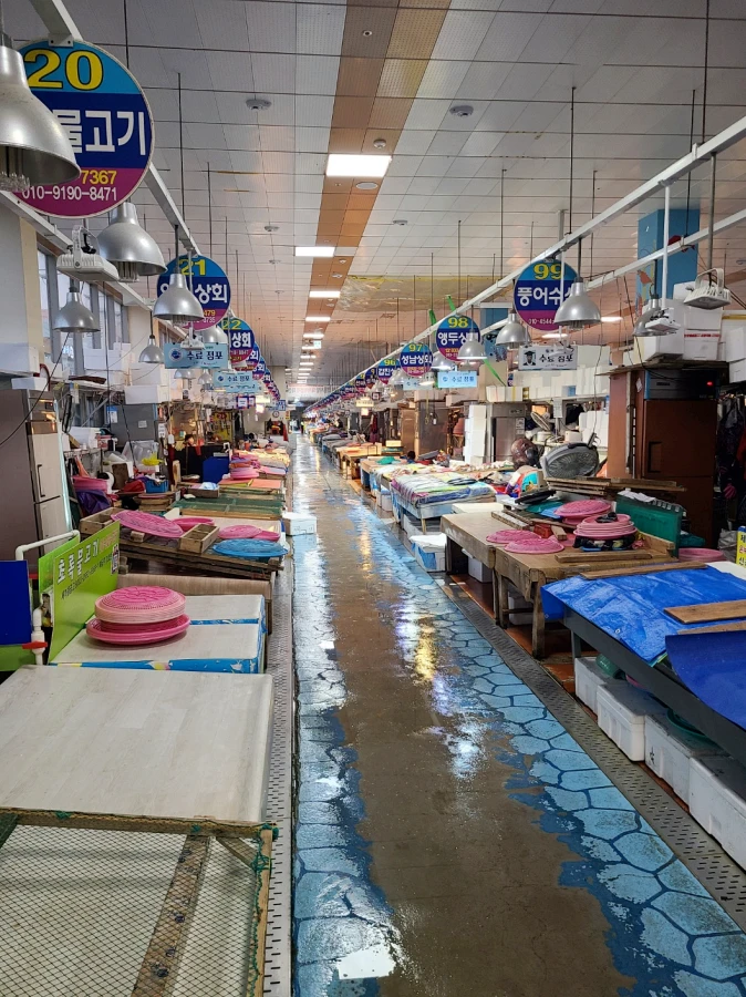 삼천포 용궁수산시장 내부
