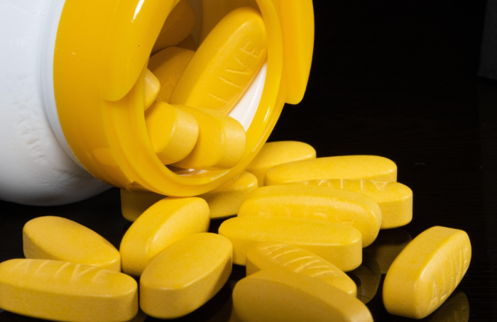 영양제 과다 섭취 위험 비타민 과용 부작용 알약 이미지