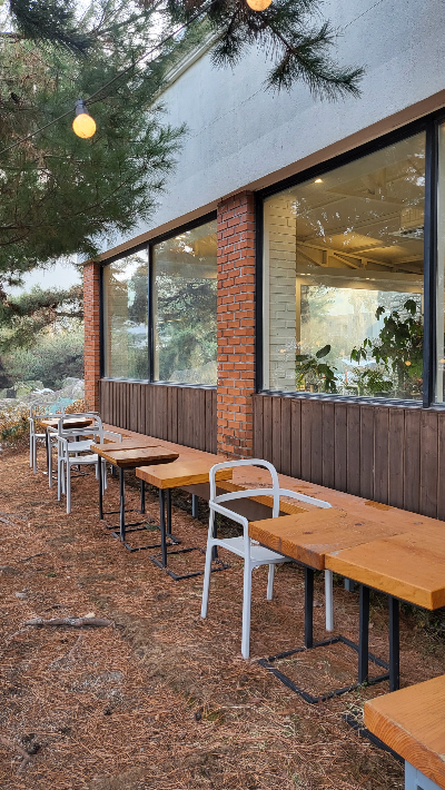 입구 좌측 테라스 모습