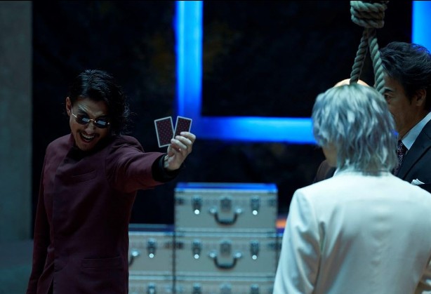 넷플릭스 일본 도박 영화다시보기추천 거짓말 사냥꾼 바쿠 결말 후기 리뷰 - 호평과 혹평