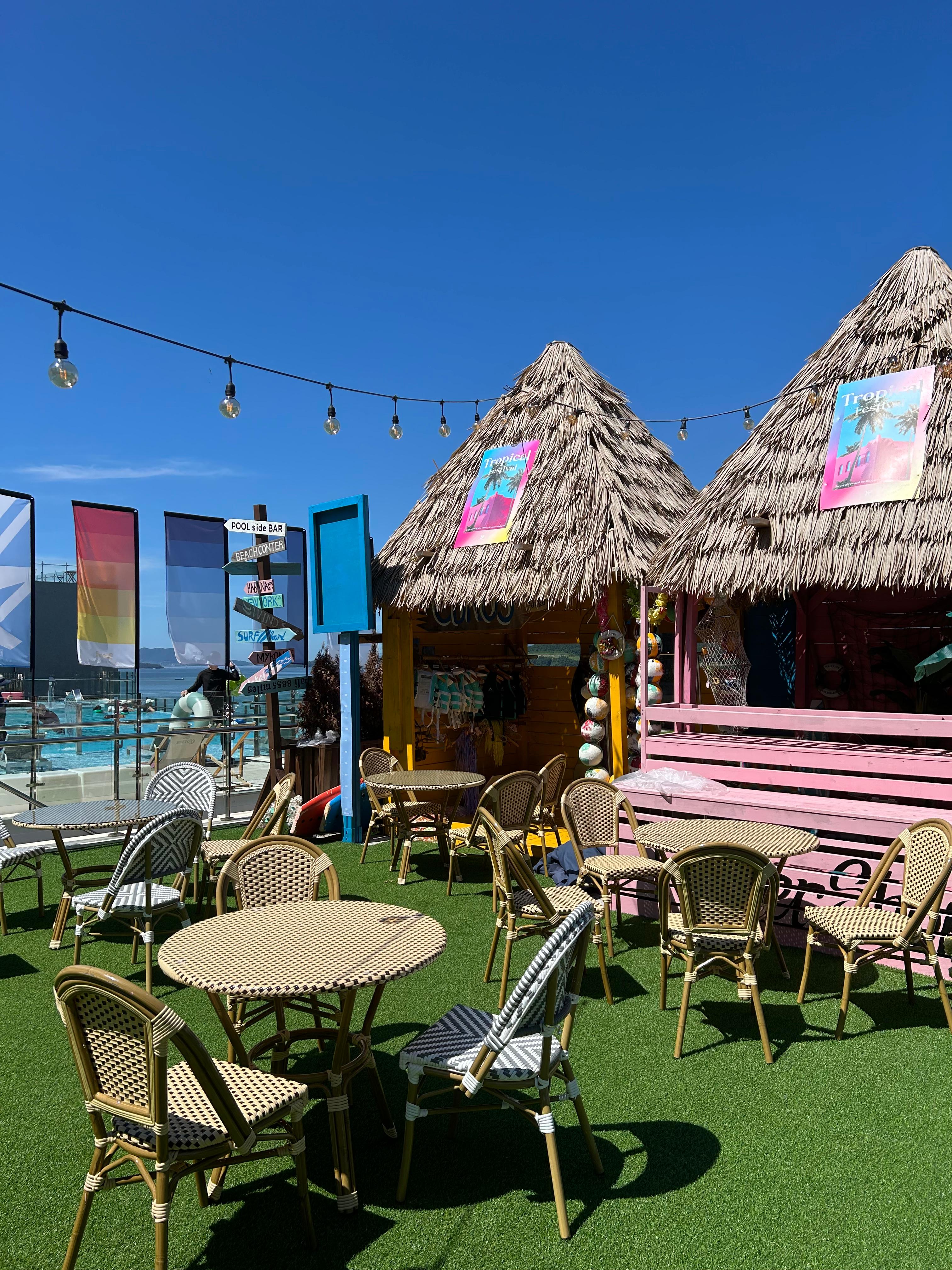 영 스위트 테라스 객실 내부와 테라스에서 보이는 남해 오션뷰