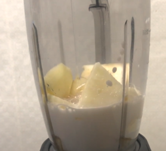 믹서기에 재료 넣기