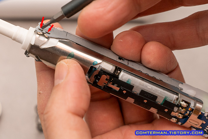 오랄비 전동칫솔 스위치 커버 분리