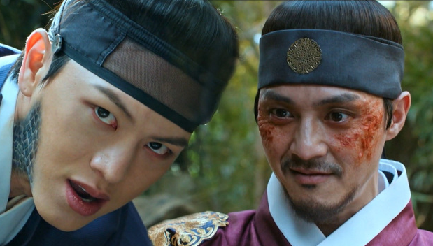 귀궁 14회 충격 팔척귀 천도재 붕괴 윤갑 귀환 중전 피습 경귀석 무력 15회3