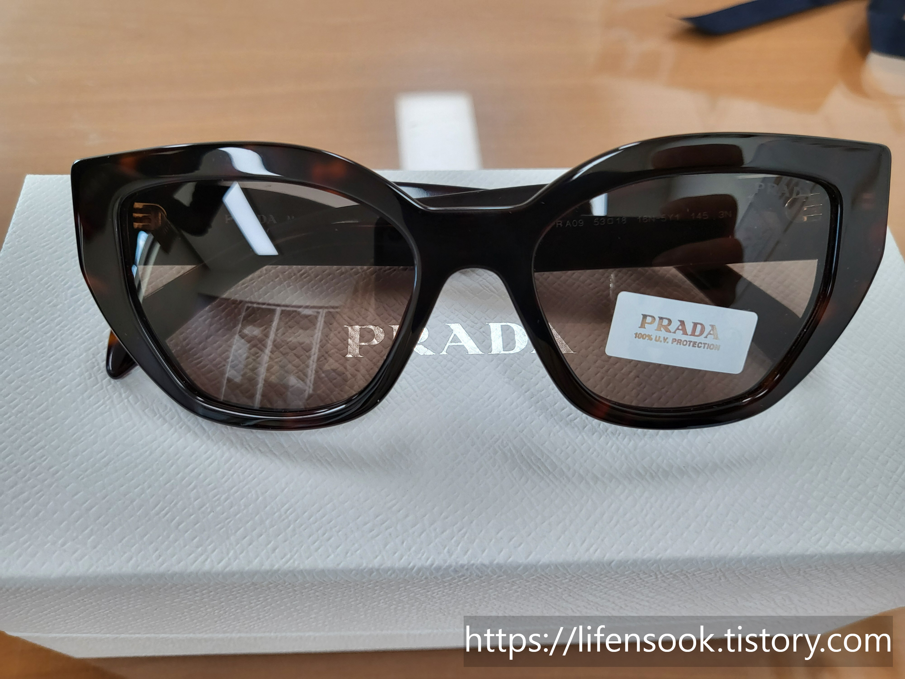 PRADA SPR A09 1SN-5Y1 정면 사진