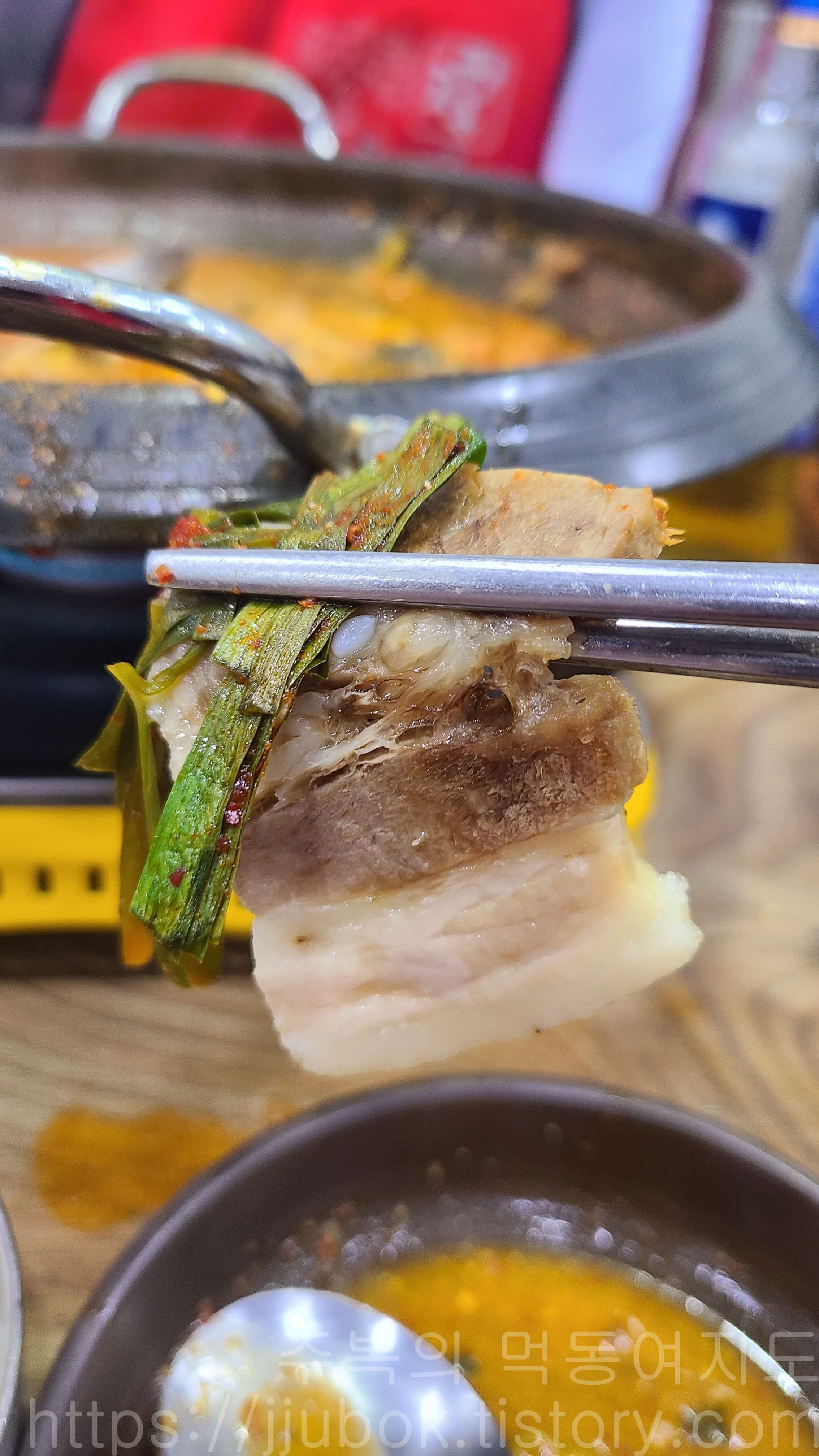 고향옥-얼큰순대국-부추보쌈-맛