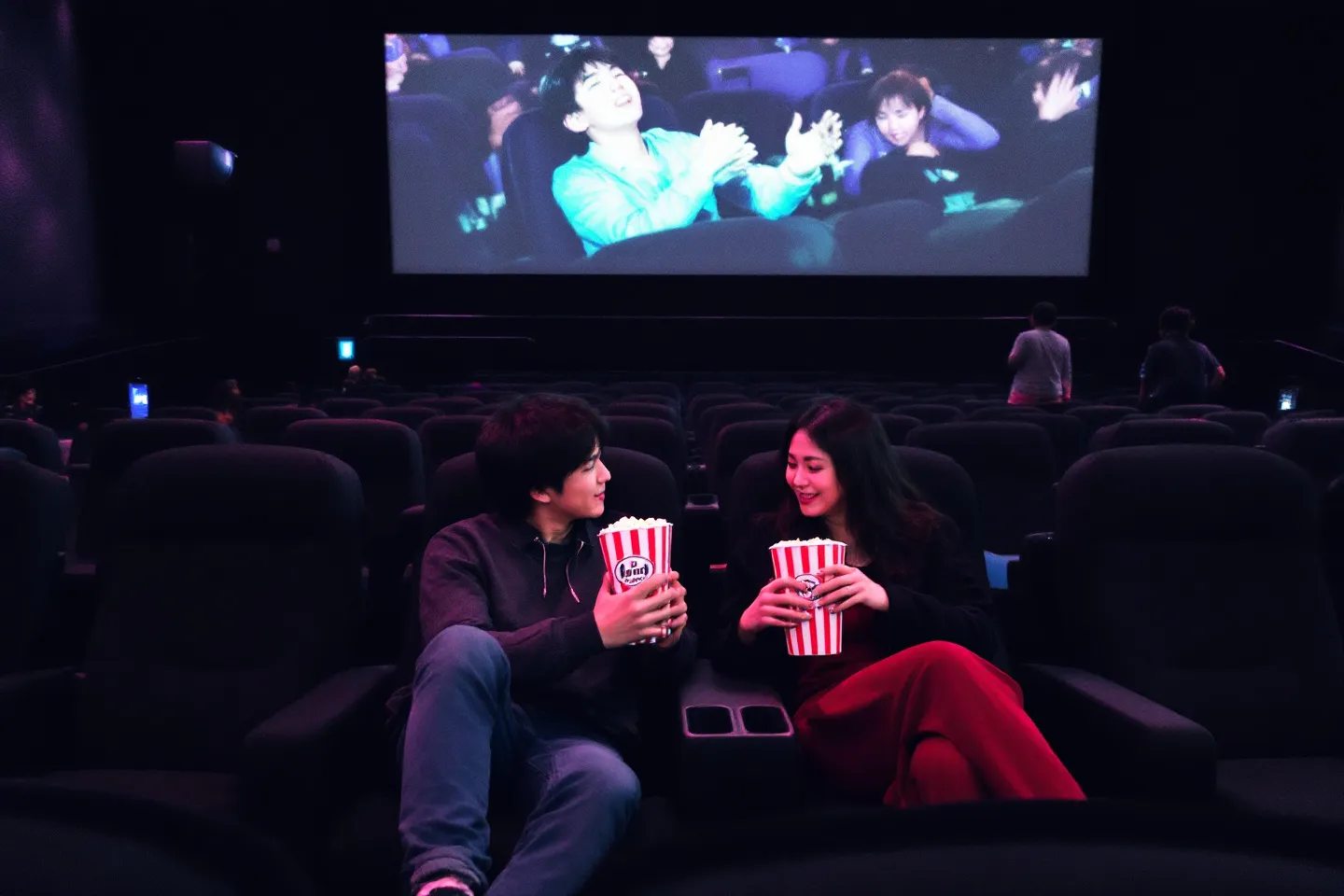  메가박스 아트 영화 상영&amp;#44; 깔끔한 인터페이스. 극장 수가 적은 것이 단점.