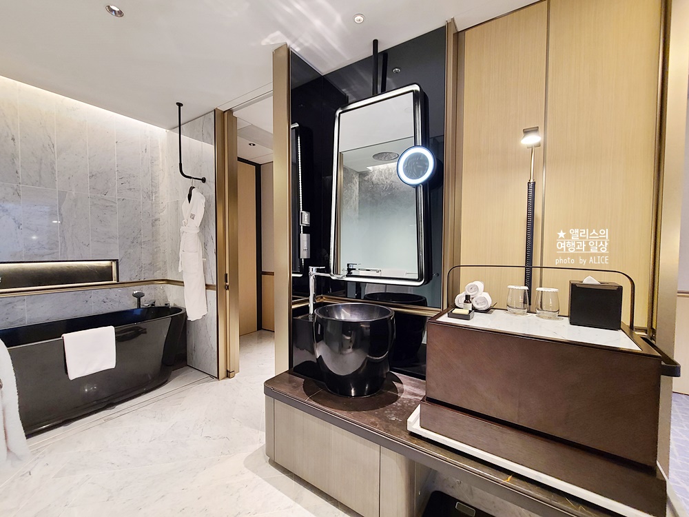 페어몬트 앰배서더 서울, 페어몬트룸 (킹사이즈 베드) 후기