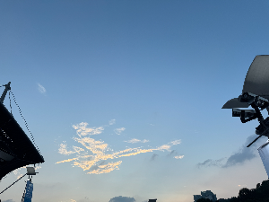 안양더비날 하늘