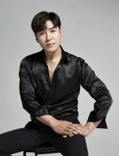 가수 홍원빈