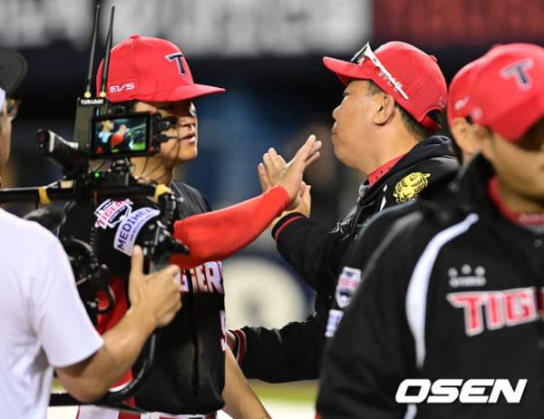 LG 트윈스, 개막 3연패, 톨허스트, 앤더스 톨허스트, LG 마운드 비상, KIA 타이거즈, 김도영, 김도영 홈런, 염경엽, 2026 KBO 리그, 프로야구 순위, LG KIA 결과, 톨허스트 7실점, 손주영 부상, 요니 치리노스, 임찬규, LG 야구 분석, 개막 3연전, 프로야구 뉴스, LG 트윈스 순위