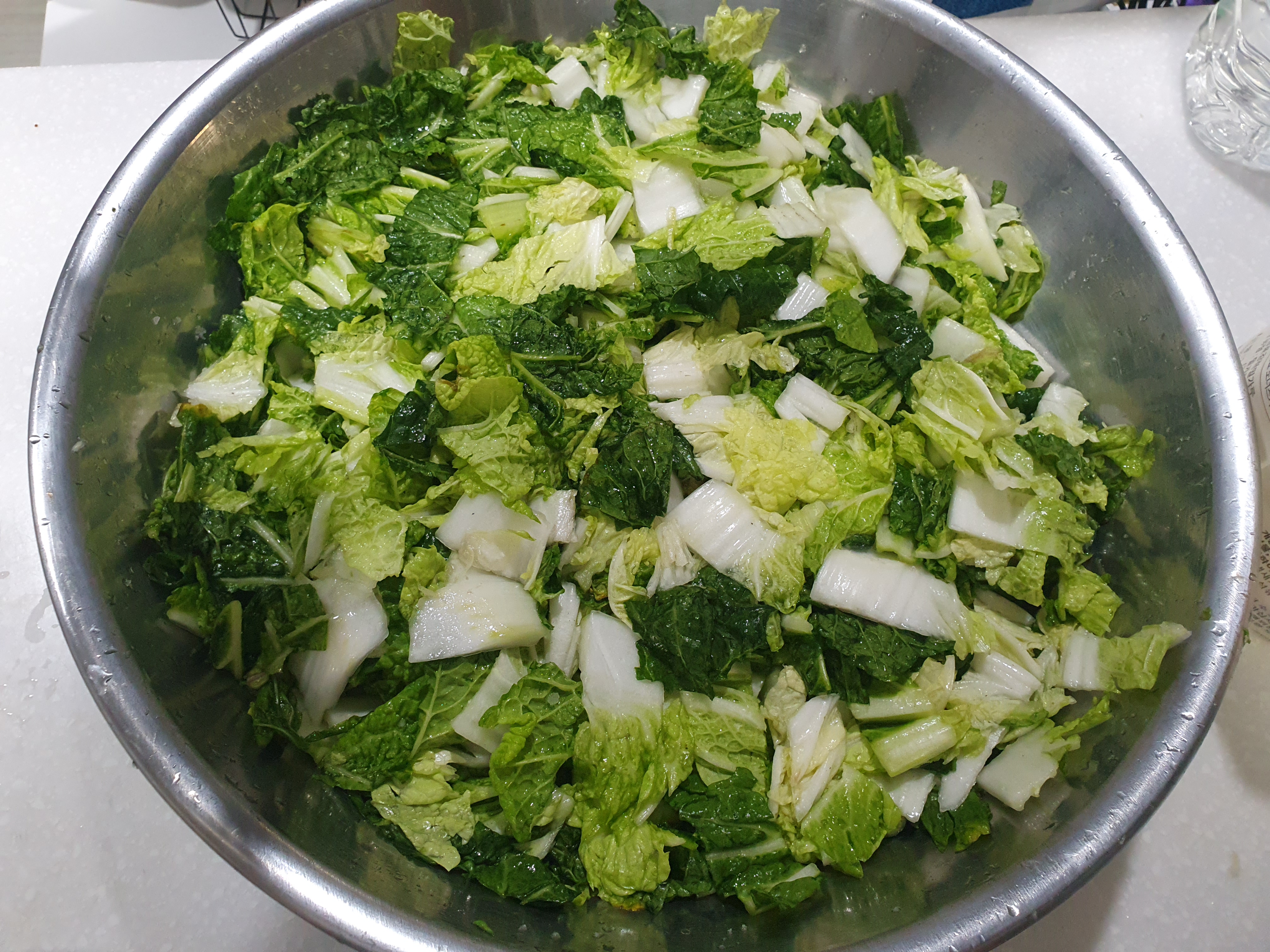 겉절이 맛있게 담그는 법 배추 절이는 중