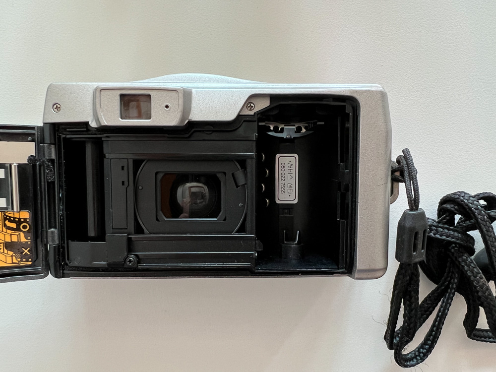 삼성-필름카메라-필름넣기1