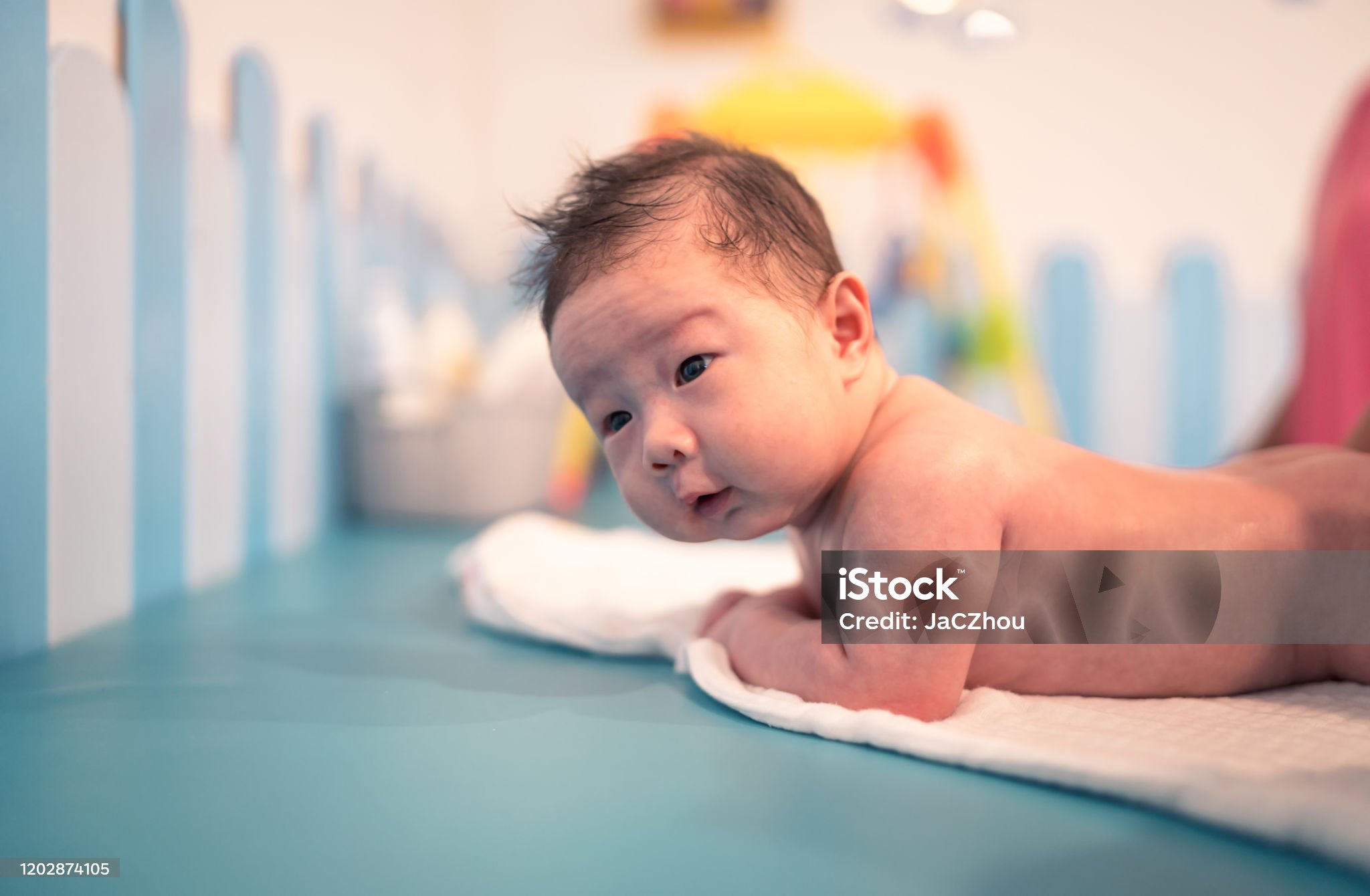 기기보다 서려고만 하는 우리 아기