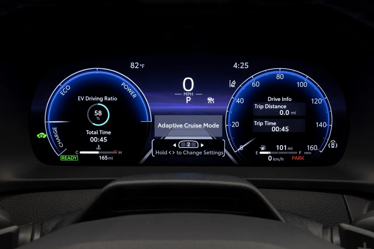 토요타 크라운 크로스오버 하이브리드 차량 이미지