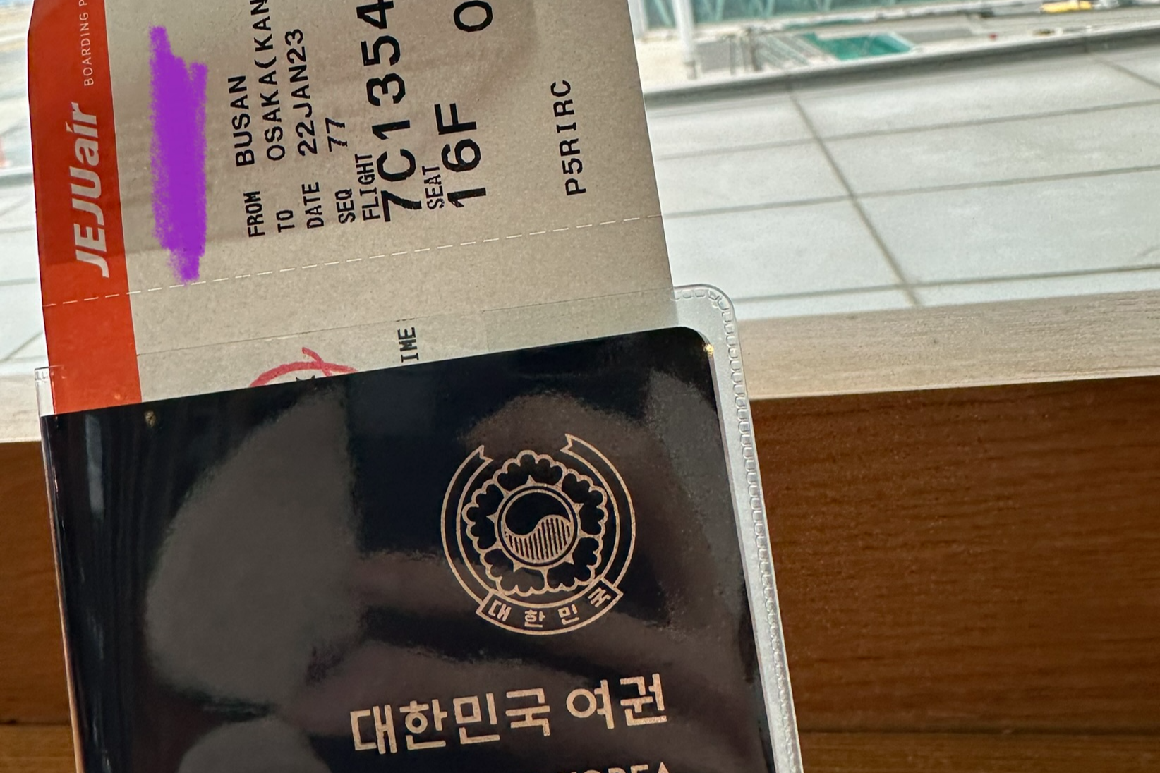 오사카로-향하는-비행기-티켓