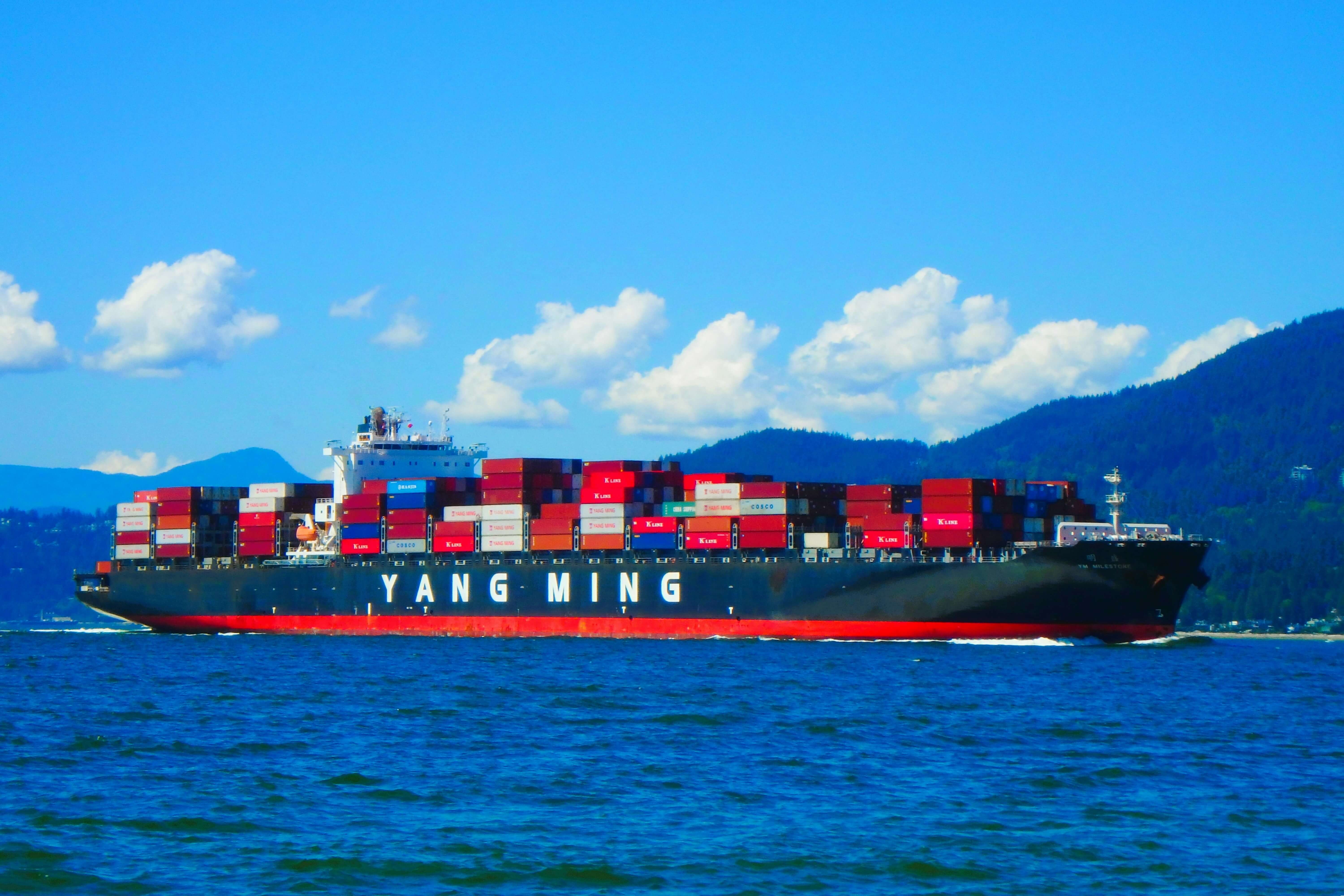 트럼프, 중국산에 145% 관세 폭탄! 세계 경제를 뒤흔드는 전쟁