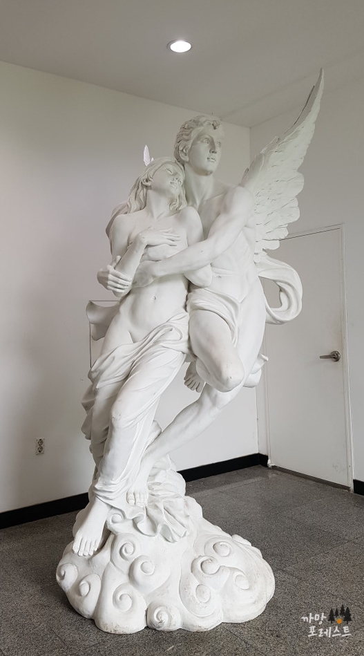 건강과 성 박물관 조각상