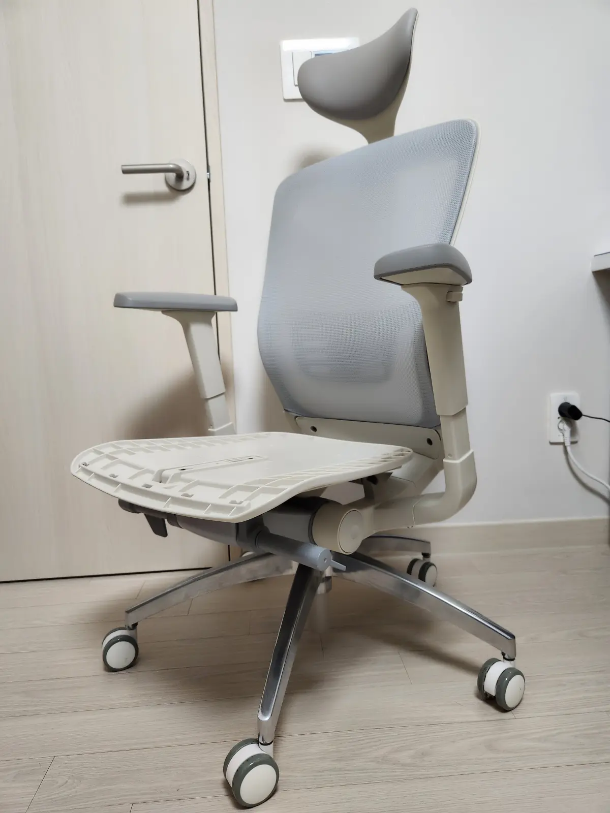 사무용-의자-좌판-탈거한-모습